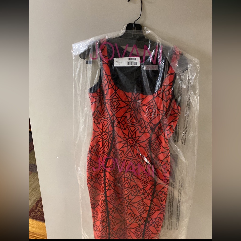 Jovani Size 10 Red/ Black Sleeveless Dress. Has Stretch To It To Form The Body